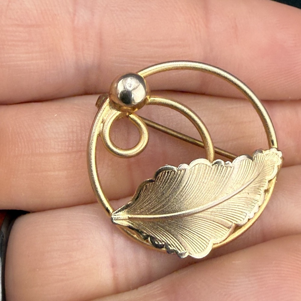 Vintage Gold Filled‎ Brooch Leaf 12K Gold Filled Signed Celart - Picture 2 of 8